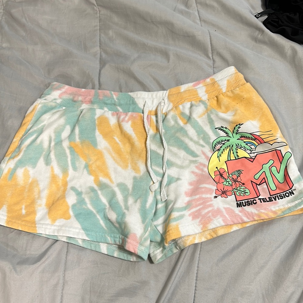 MTV shorts